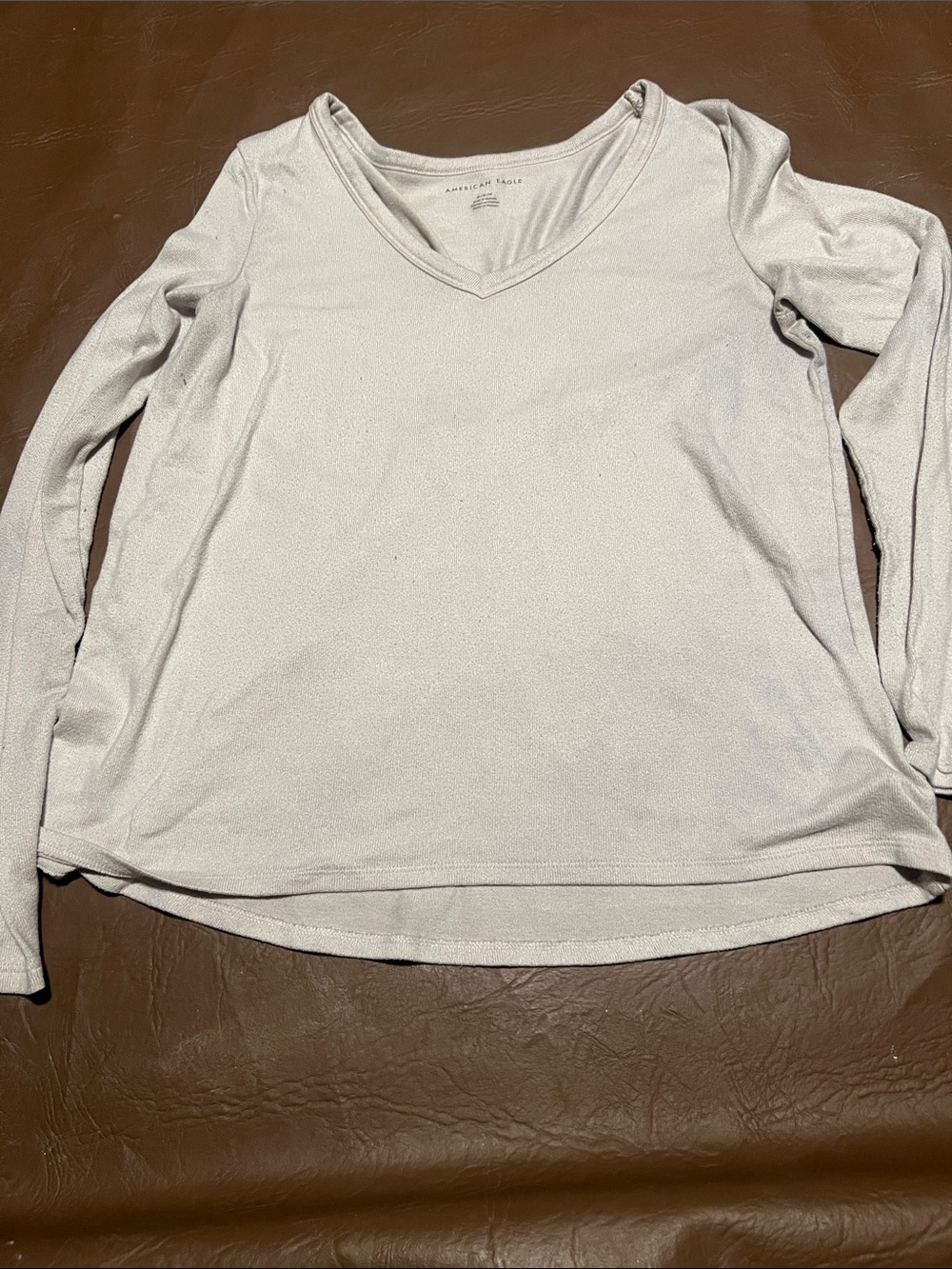 American Eagle Women's Light Gray V-Neck Long Sleeve Tee